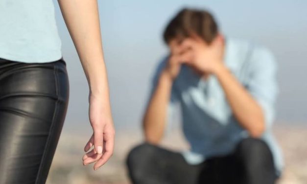 Layanan Kyai Pamungkas: ISTRI HOBI NGAMBEK, SUKA KABUR