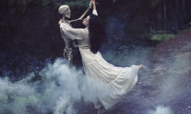 Kisah Kyai Pamungkas: PACAR HANTU SANG PENYANYI