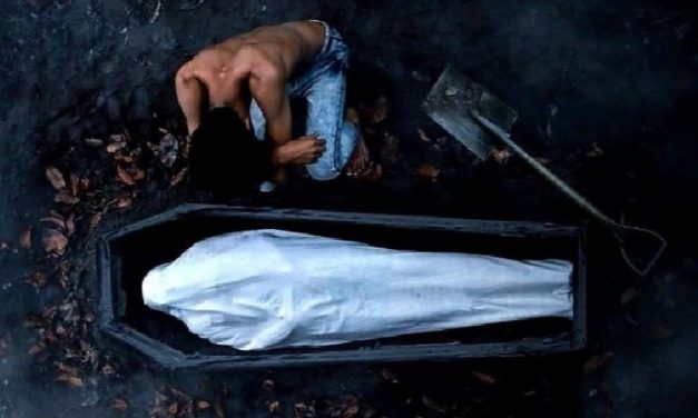 Kisah Kyai Pamungkas: Sergapan Pocong Rumah Tua