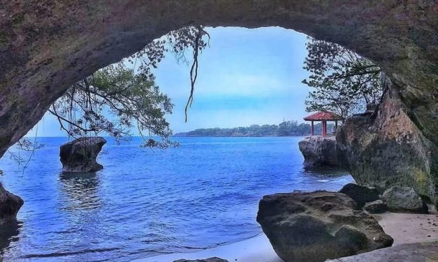 Panggonan Wingit: WALET PANTAI KARANG BOLONG