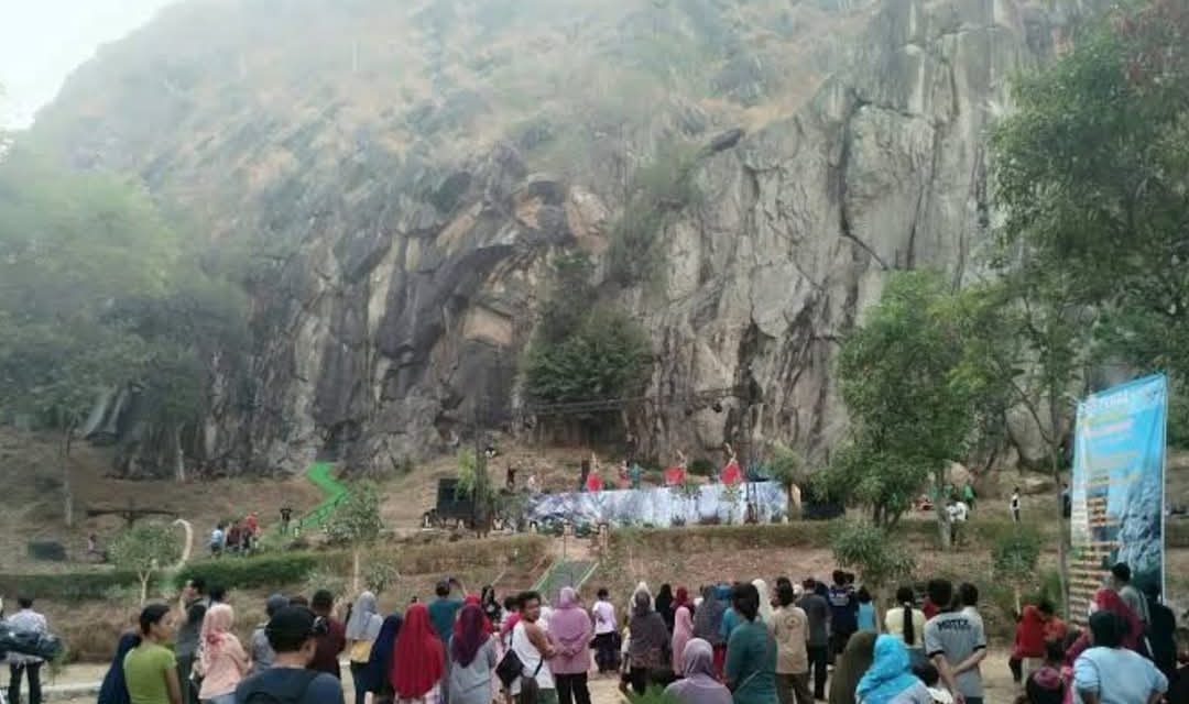 Panggonan Wingit: MISTIK GUNUNG KROMONG, CIREBON