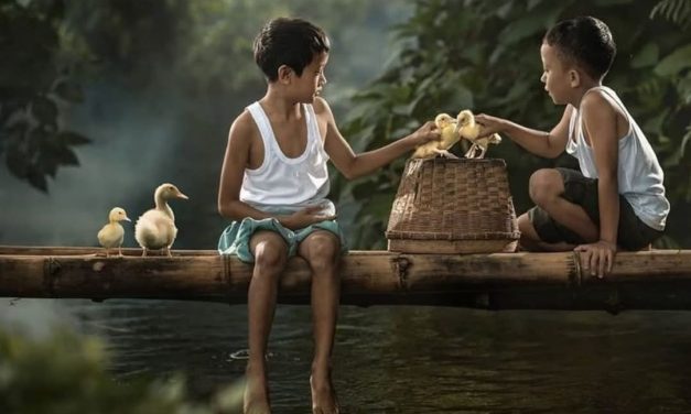 Ngaji Psikologi: DIKEJAR BALA TENTARA UANG