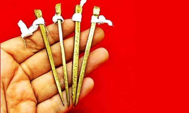 Kisah Kyai Pamungkas: KHASIAT PAKU EMAS