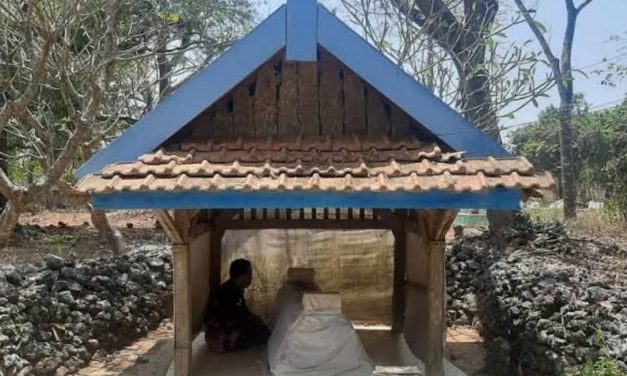 Panggonan Wingit: INGIN CEPAT NAIK PANGKAT? MAKAM KYAI PETHUK SOLUSINYA