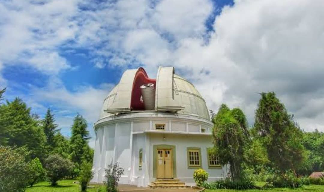 Panggonan Wingit: JEJAK MAKAM KERAMAT DI OBSEVATORIUM BOSSCHA, BANDUNG