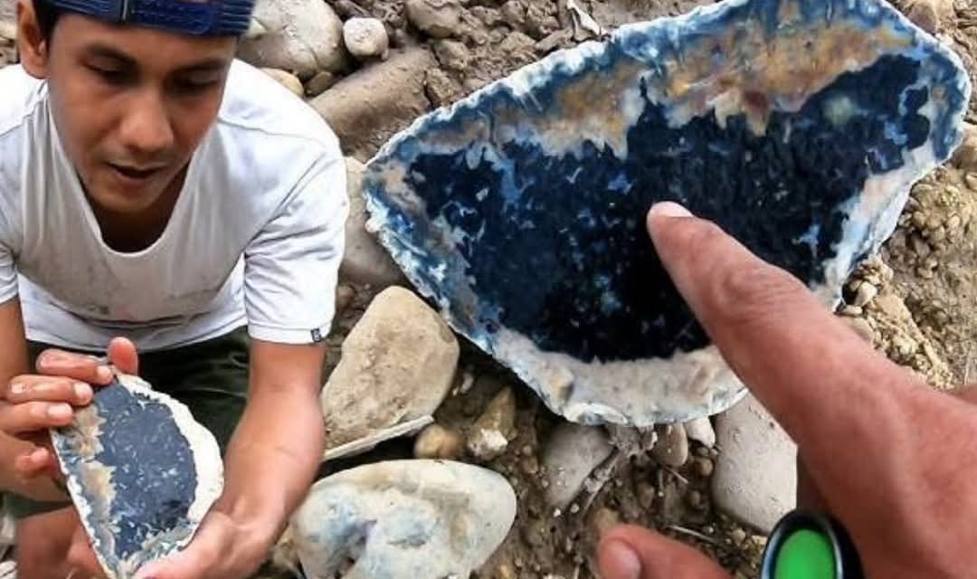 BUNGA LIMAN AZIMAT KESELAMATAN PENAMBANG BATU MULIA