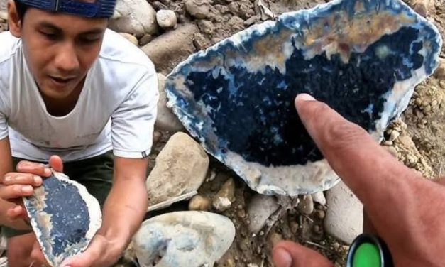 BUNGA LIMAN AZIMAT KESELAMATAN PENAMBANG BATU MULIA