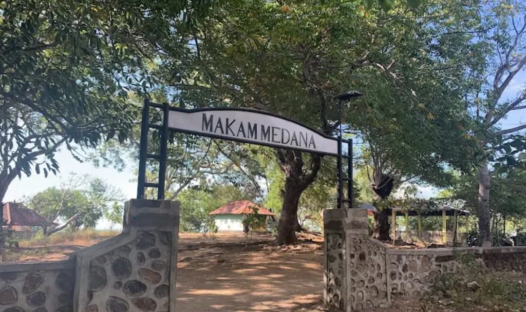 Panggonan Wingit: MAKAM MEDANA, LOMBOK UTARA