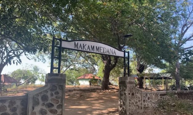 Panggonan Wingit: MAKAM MEDANA, LOMBOK UTARA