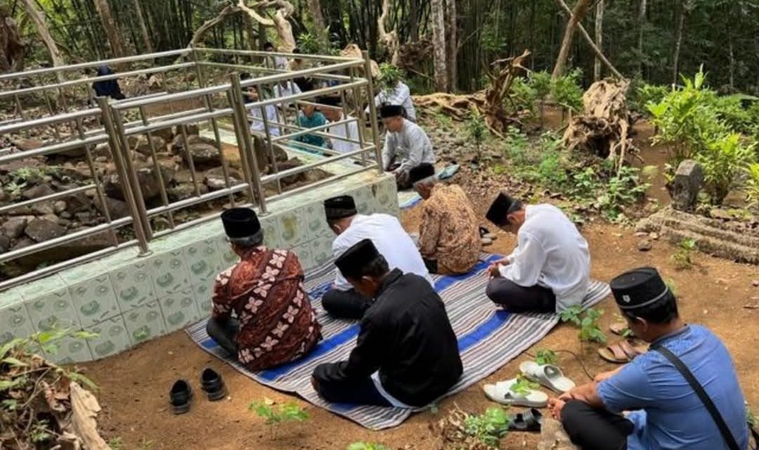 Kisah Kyai Pamungkas: BERBURU BERKAH DI MAKAM SYEKH ABD GOPUR