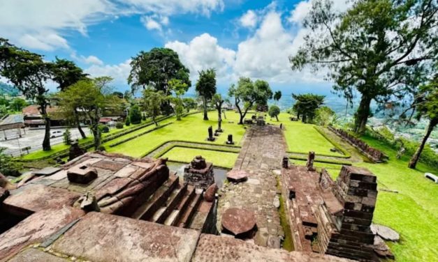 Panggonan Wingit: SITUS CEMARA POGOG GUNUNG LAWU