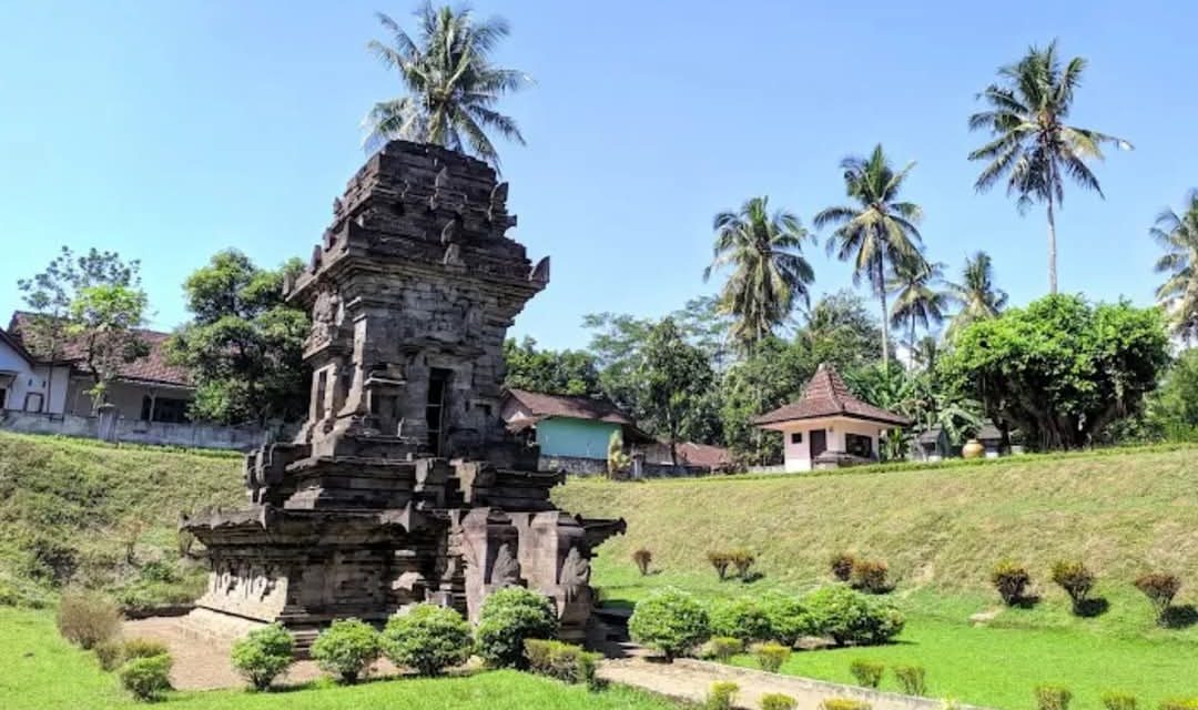 Panggonan Wingit: KUTEMUI KEKASIHKU DI CANDI SAWENTAR, BLITAR