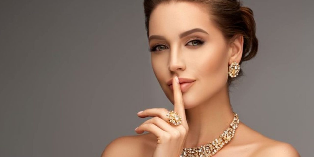 Sex Education: MEMAHAMI GAIRAH SEKS WANITA DARI BIBIRNYA