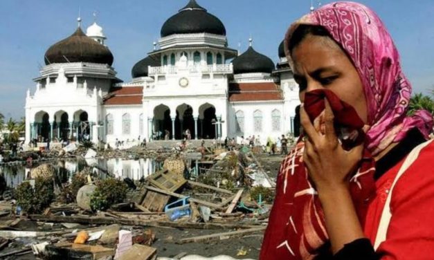 Ngaji: ARWAH KORBAN TSUNAMI ACEH YANG ENGGAN PERGI
