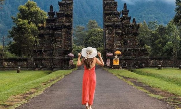 Panggonan Wingit: MISTERI GAPURA BALI