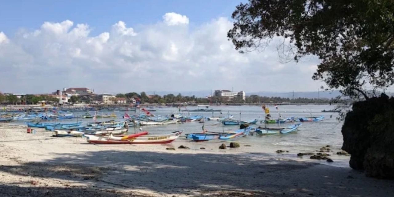 Kisah Mistis: MEMBURU PESUGIHAN GOA PANGGUNG