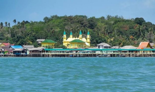 Panggonan Wingit: MISTERI SISA KEMEGAHAN PULAU PENYENGAT