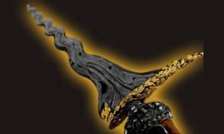 Kisah Mistis: KERIS PUSAKA PEMBAWA PETAKA