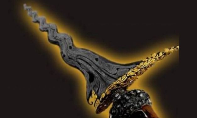 Kisah Mistis: KERIS PUSAKA PEMBAWA PETAKA