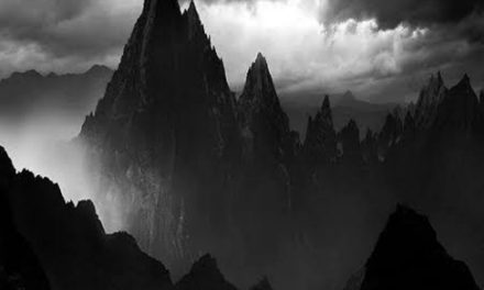 Panggonan Wingit: BERBURU MUSTIKA DI GUNUNG PERAHU