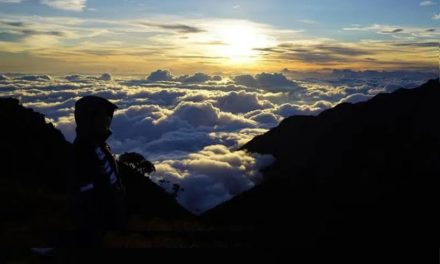 Panggonan Wingit: GAIB GUNUNG KELIR