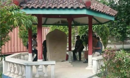 Panggonan Wingit: MISTIS DESA LAWADAN