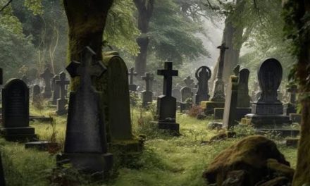 Kisah Mistis: AZAB PENCURI BATU NISAN