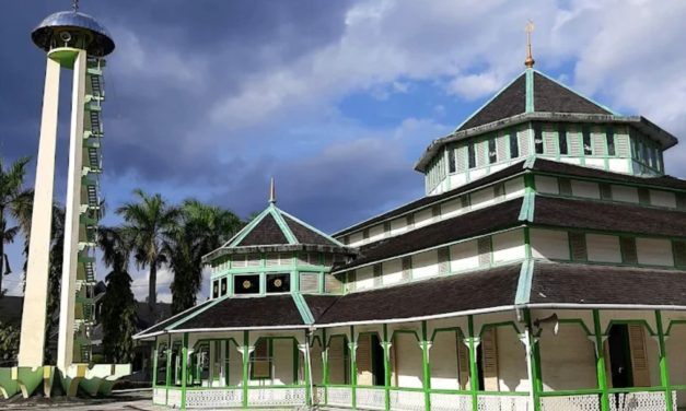 Panggonan Wingit: MASJID JAMI’ HASANUDDIN TENGGARONG