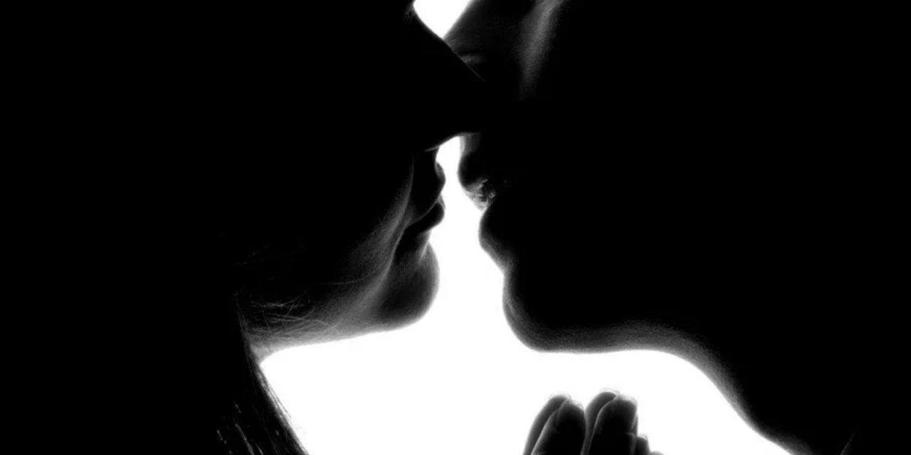 BERCUMBU SALING MENGULUM LIDAH – Konsultasi Kesehatan Seksual